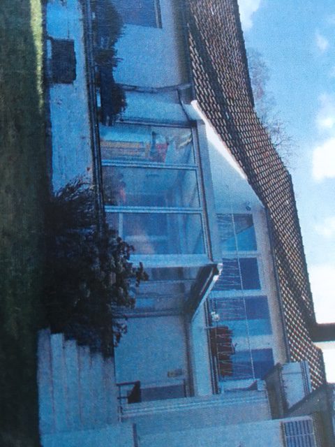 6 Glaswände mit Alurahmen eines alten Wintergartens 224&#215;105